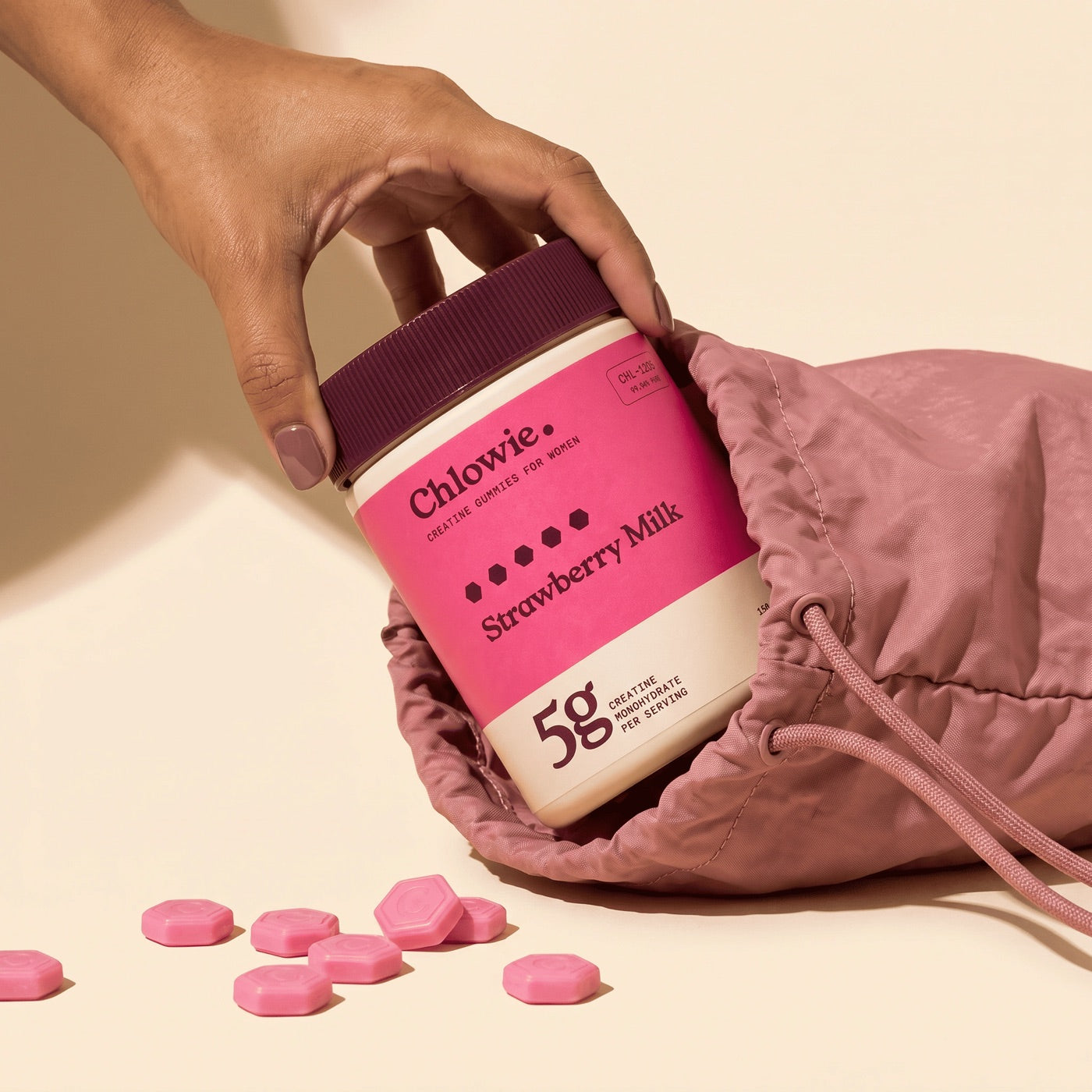 Chlowie jar coming out of a gym bag